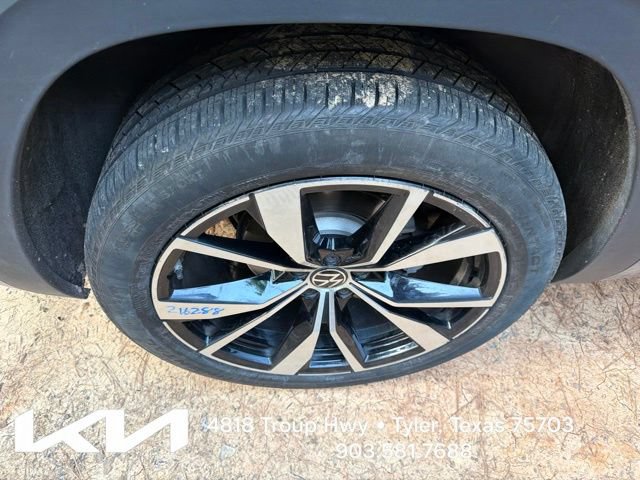 Used 2025 Volkswagen Atlas Cross Sport SEL Premium R-Line AWD/4WD image 12