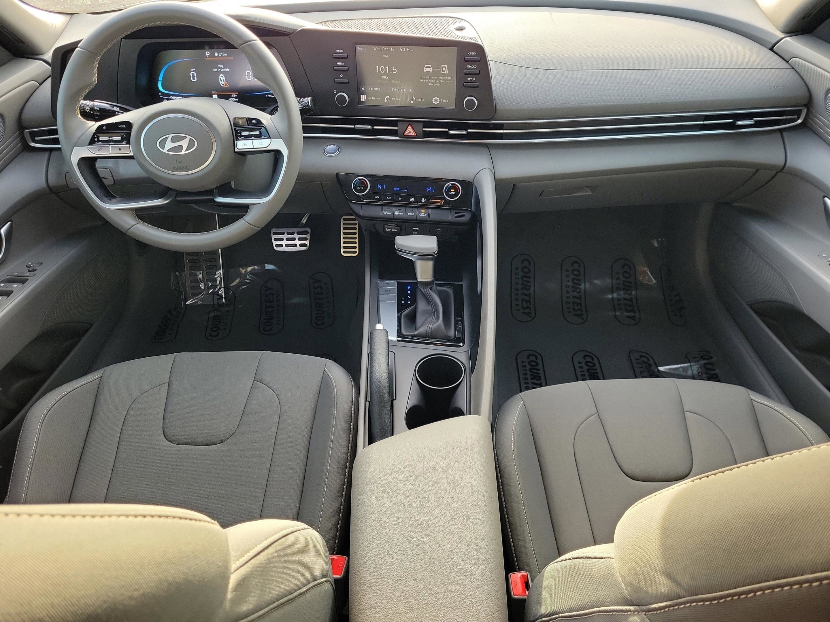 Certified 2025 Hyundai Elantra Sport image 12