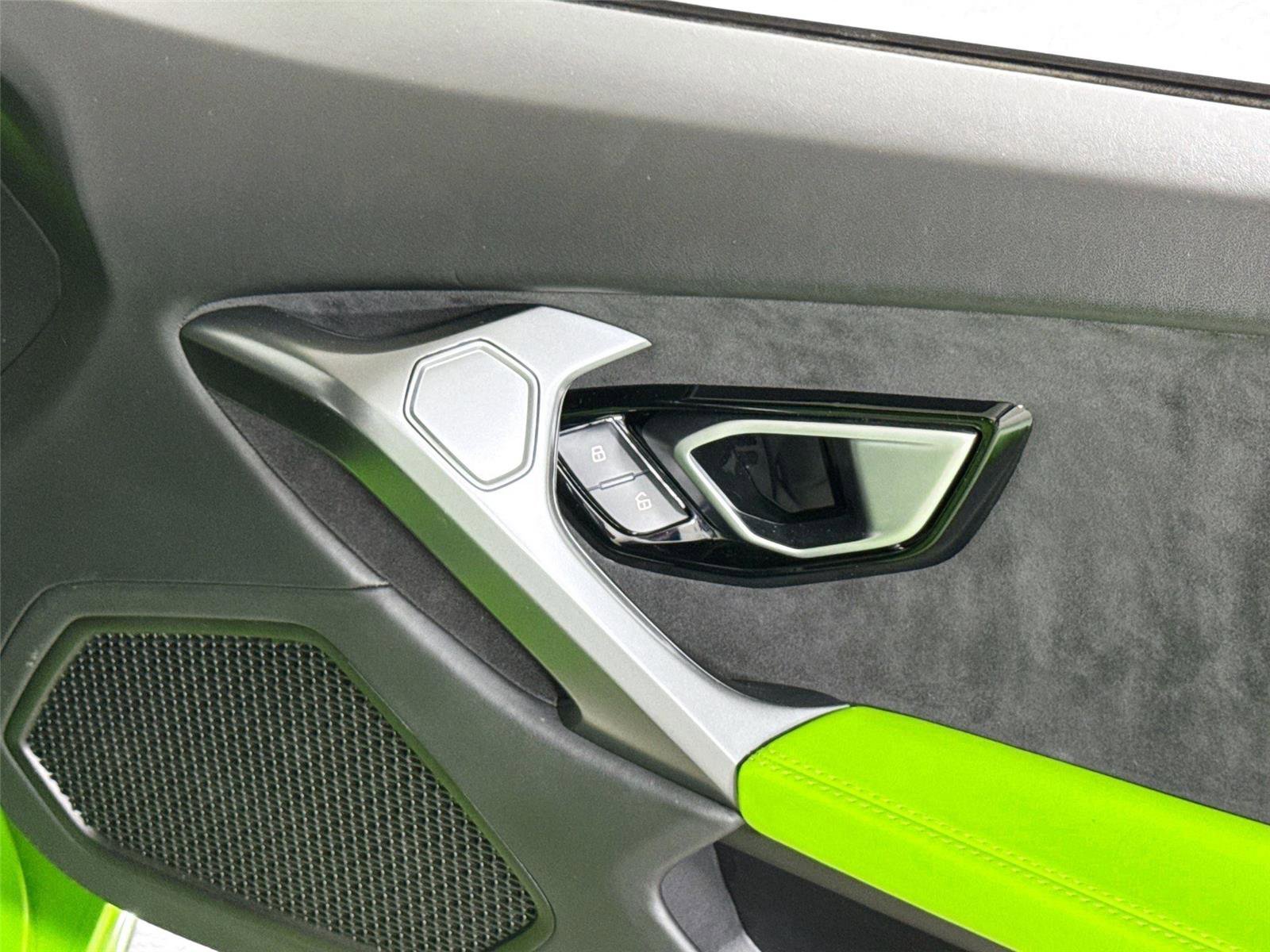 Used 2018 Lamborghini Huracan LP 580-2 image 32