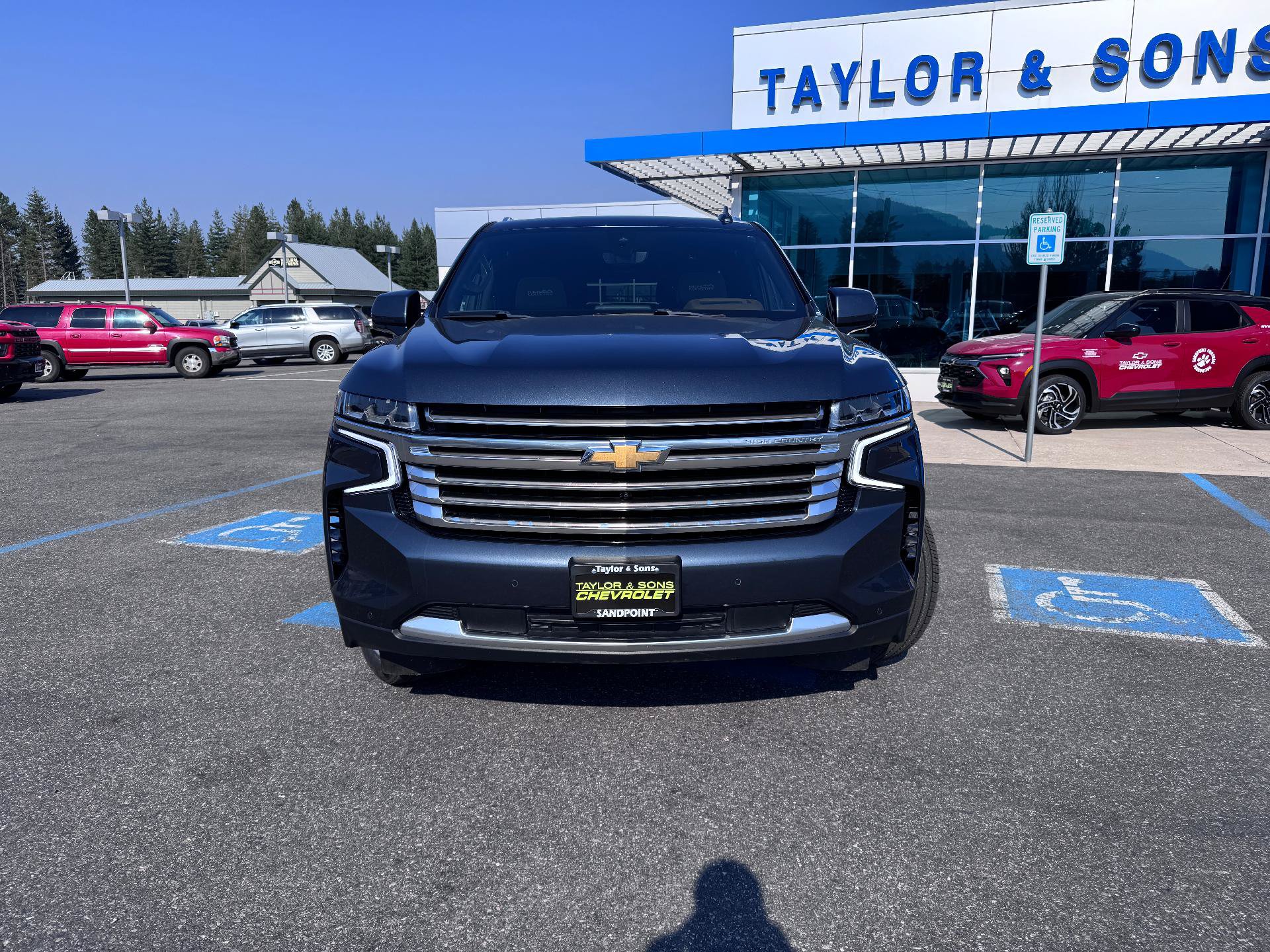 Used 2021 Chevrolet Suburban High Country AWD/4WD image 2