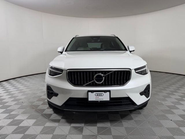 Used 2024 Volvo XC40 B5 Ultimate w/ Protection Package Premier AWD/4WD image 2