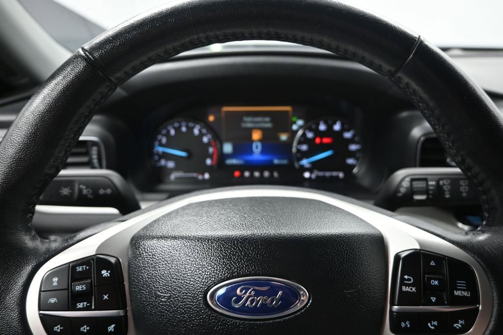 Used 2023 Ford Explorer XLT w/ Equipment Group 202A AWD/4WD image 15