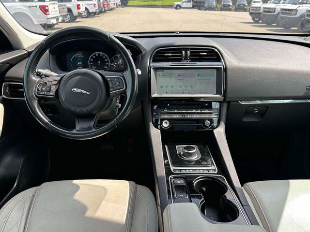 Used 2017 Jaguar F-PACE Prestige AWD/4WD image 32