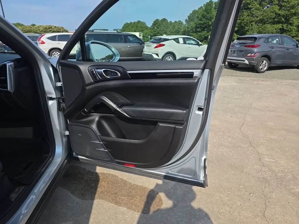 Used 2017 Porsche Cayenne AWD/4WD image 52