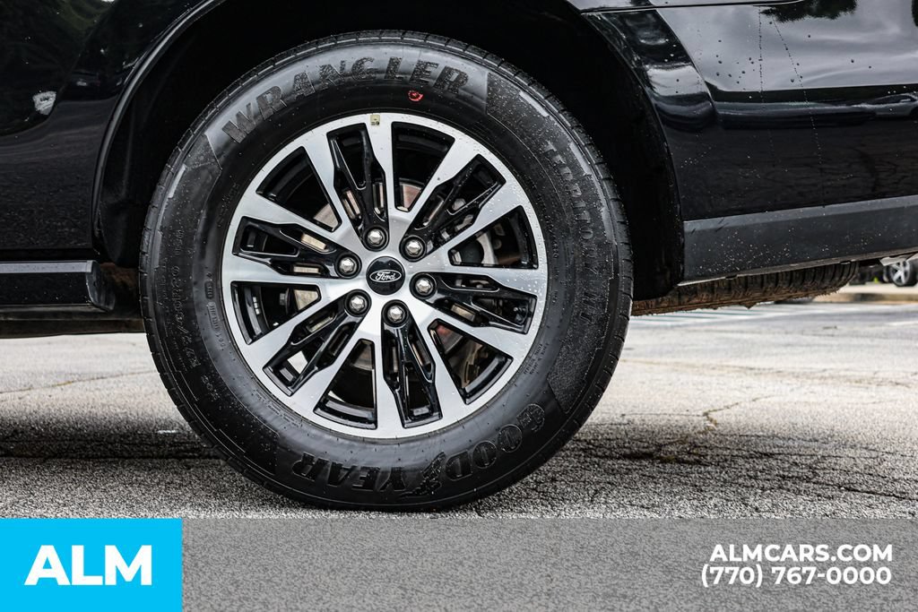 Used 2025 Ford Expedition Platinum AWD/4WD image 16
