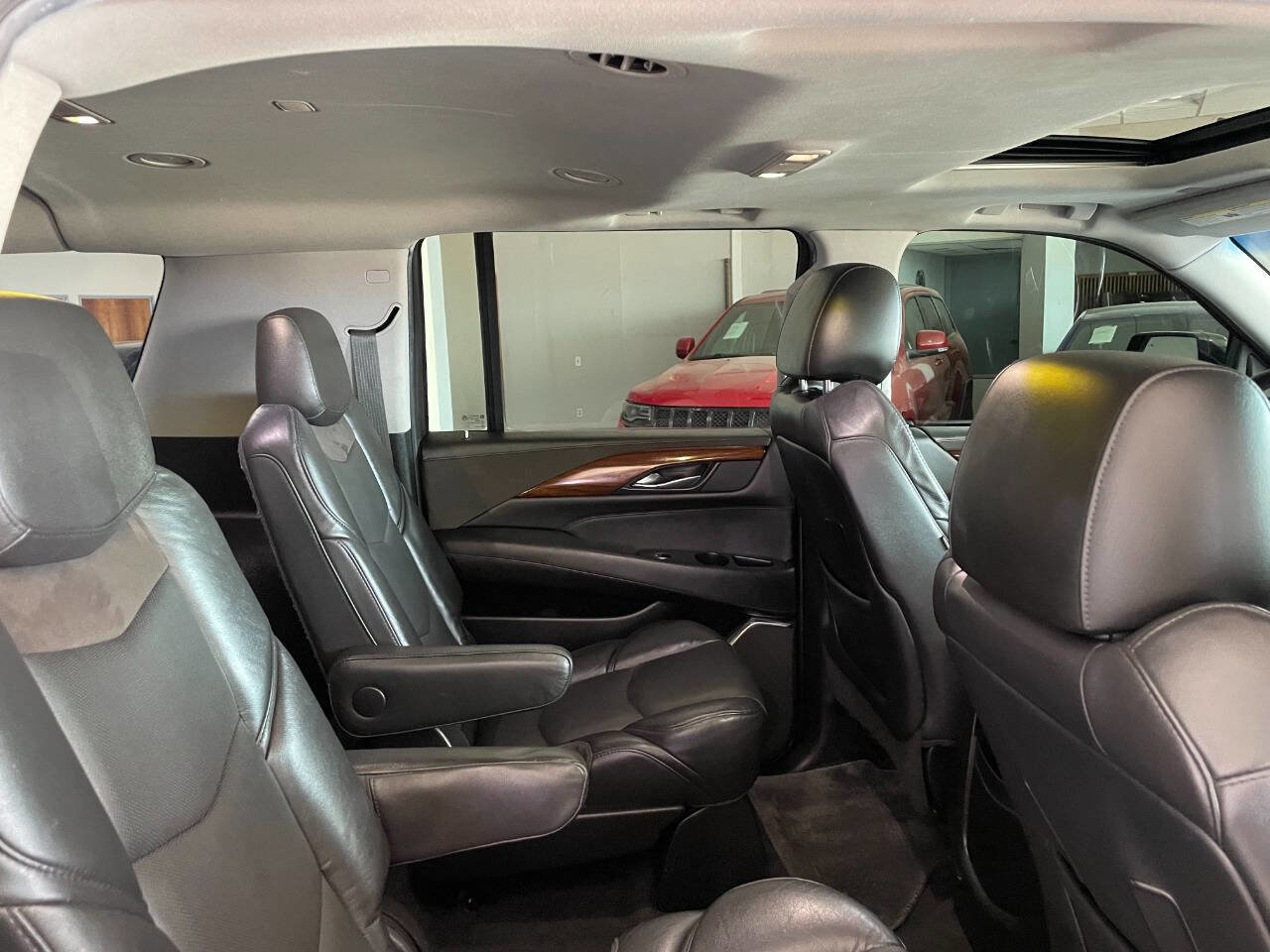Used 2018 Cadillac Escalade ESV Luxury AWD/4WD image 25