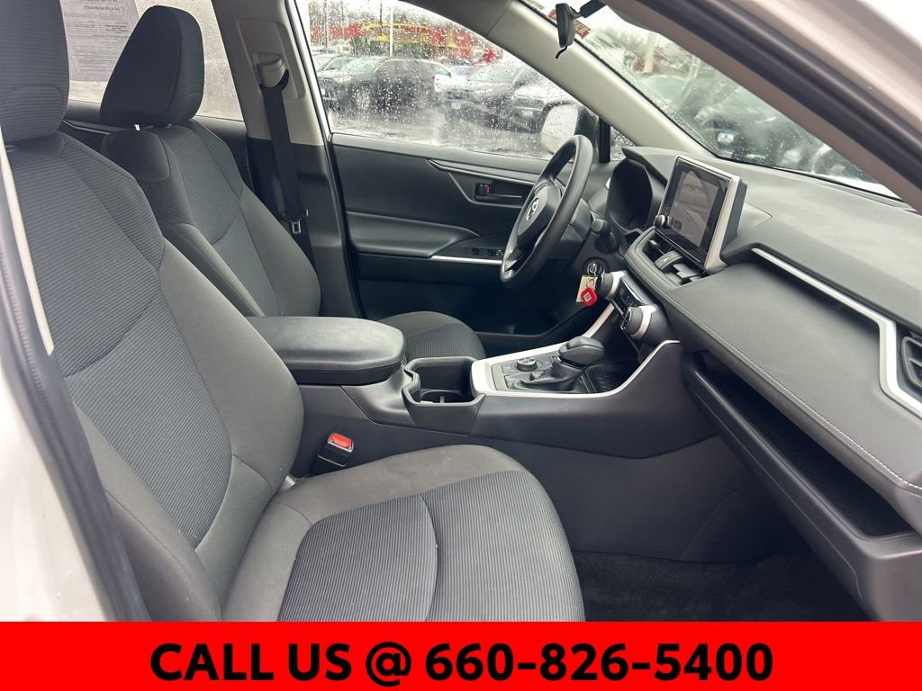 Used 2025 Toyota RAV4 LE AWD/4WD image 6