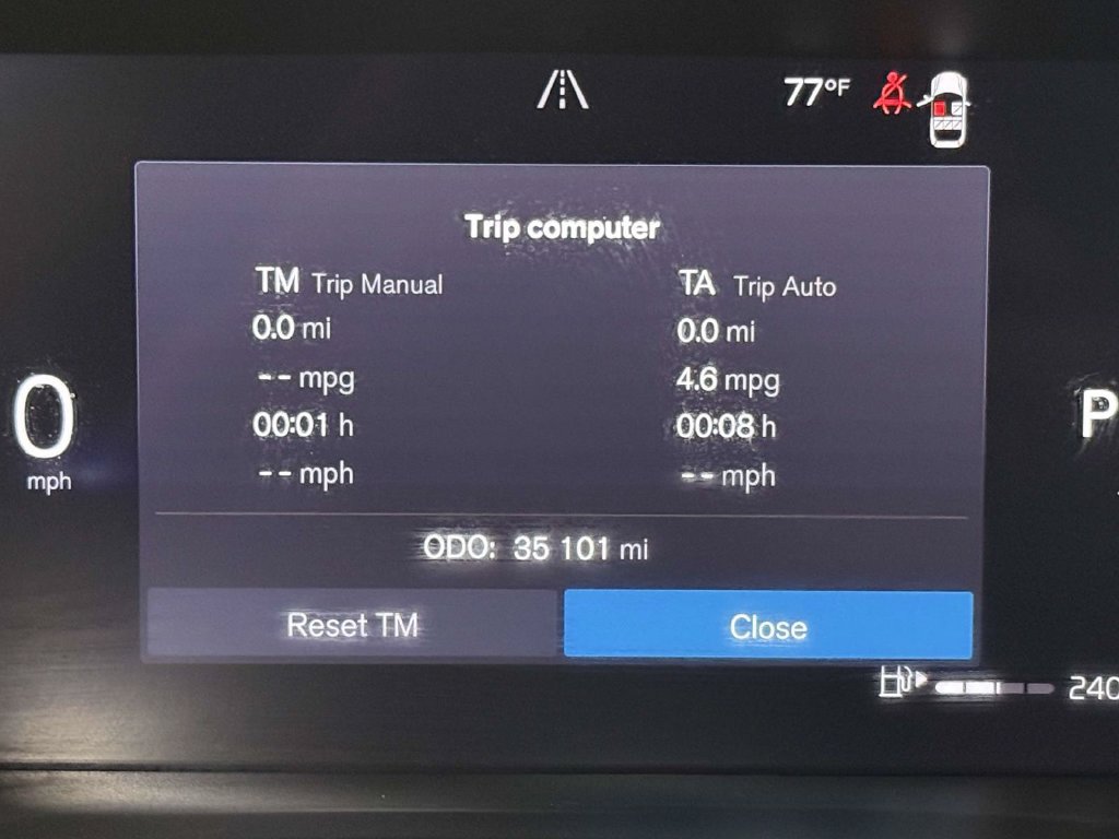 Used 2024 Volvo XC40 B5 Plus AWD/4WD image 5