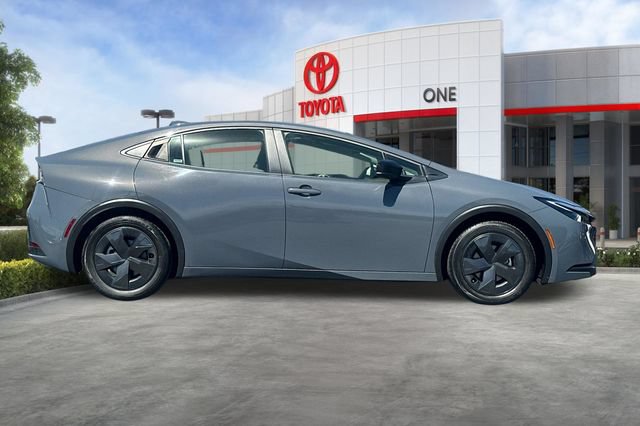 Certified 2025 Toyota Prius LE FWD image 3