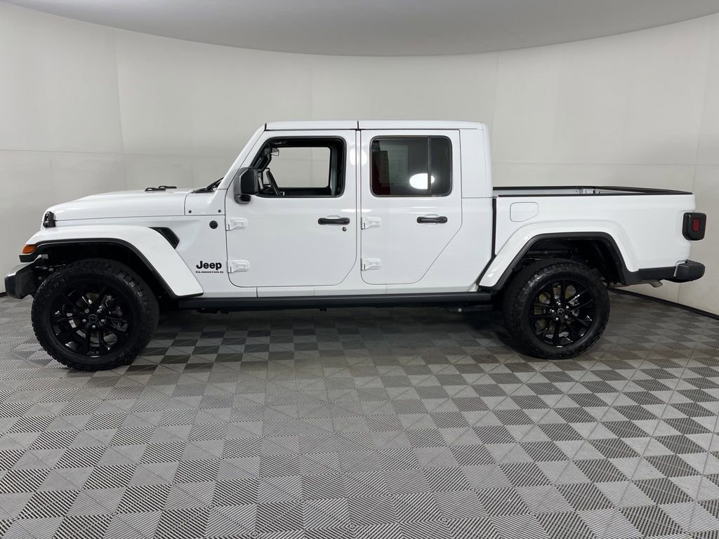 Used 2024 Jeep Gladiator Sport image 2