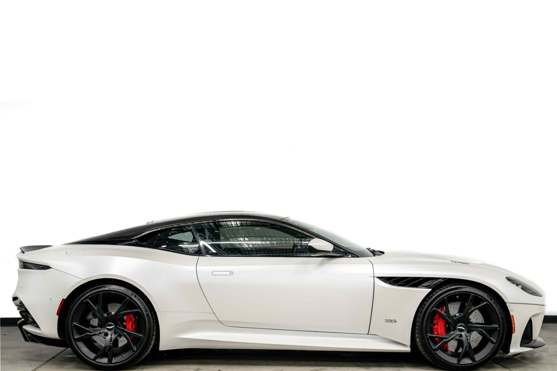 Used 2019 Aston Martin DBS Superleggera RWD image 2