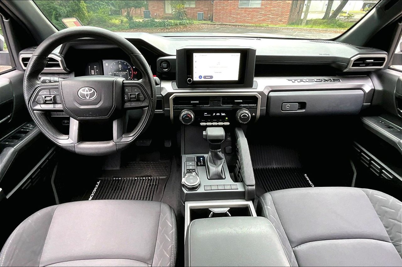 Used 2025 Toyota Tacoma SR5 AWD/4WD image 7