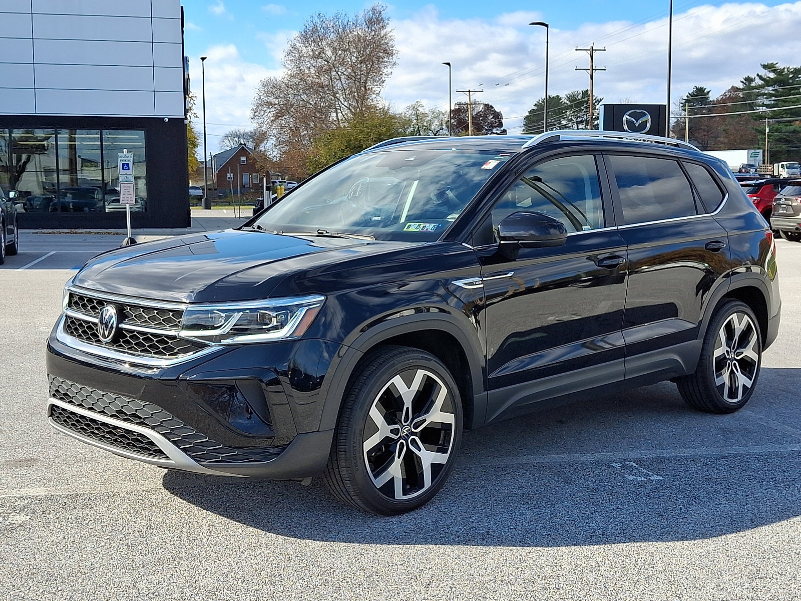 Used 2022 Volkswagen Taos SEL image 3