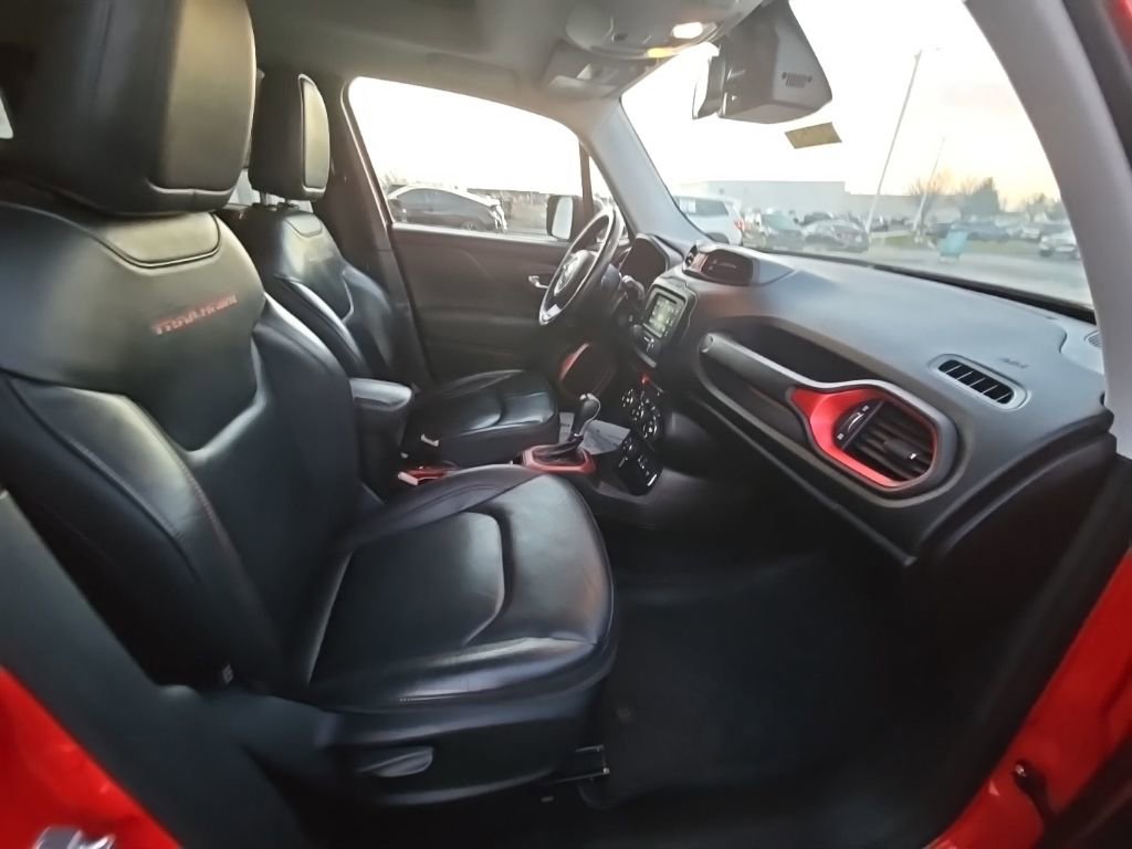 Used 2016 Jeep Renegade Trailhawk w/ Premium Trailhawk Package image 31