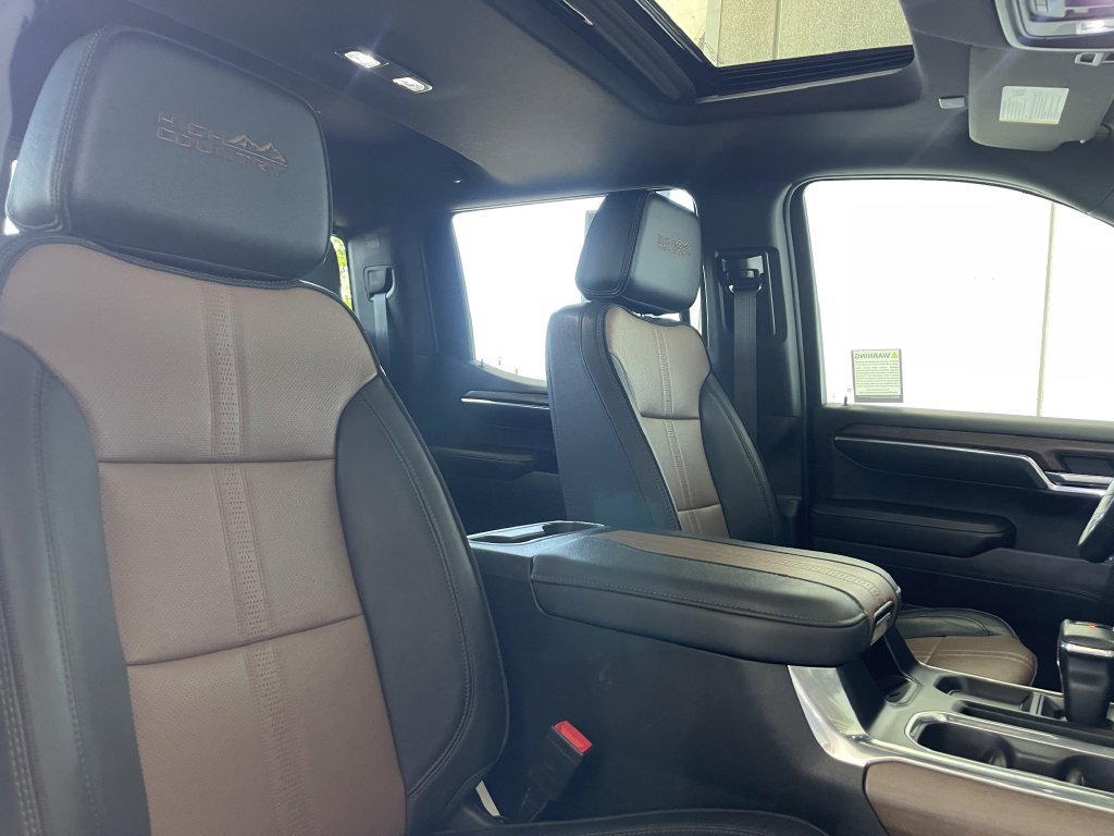 Used 2023 Chevrolet Silverado 1500 High Country w/ High Country Premium Package AWD/4WD image 15