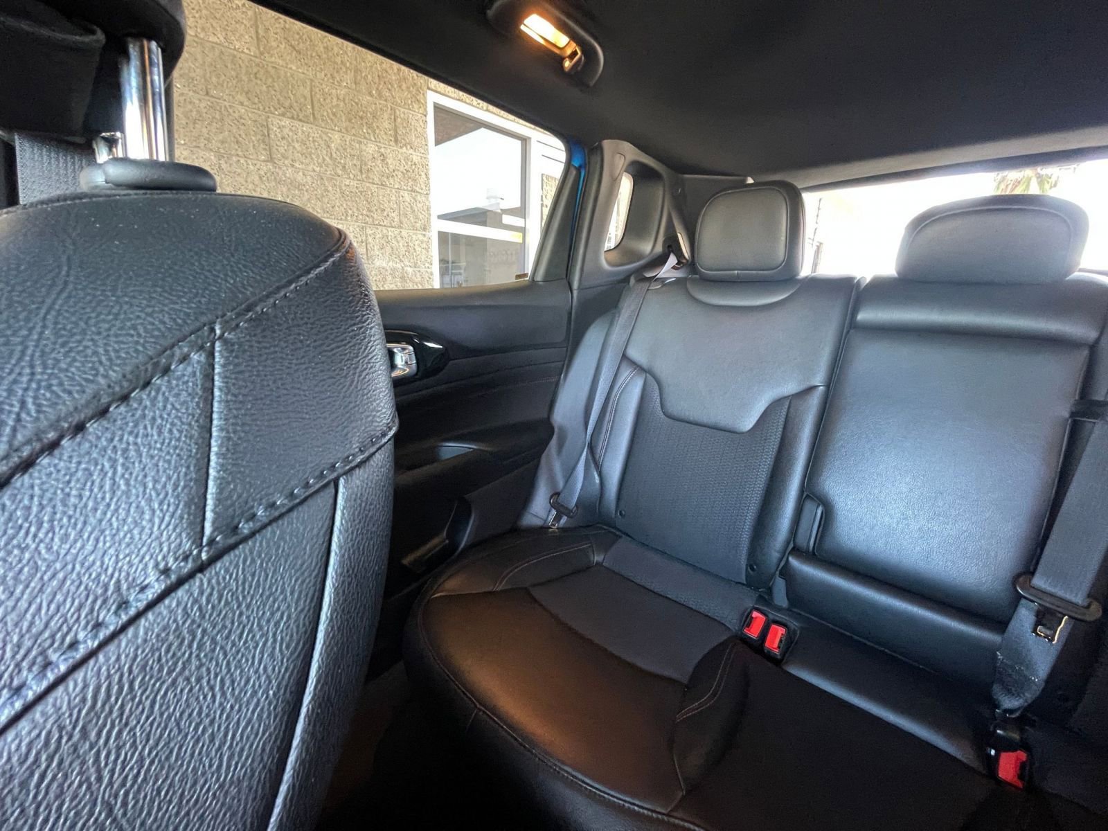 Used 2025 Jeep Compass Trailhawk AWD/4WD image 38