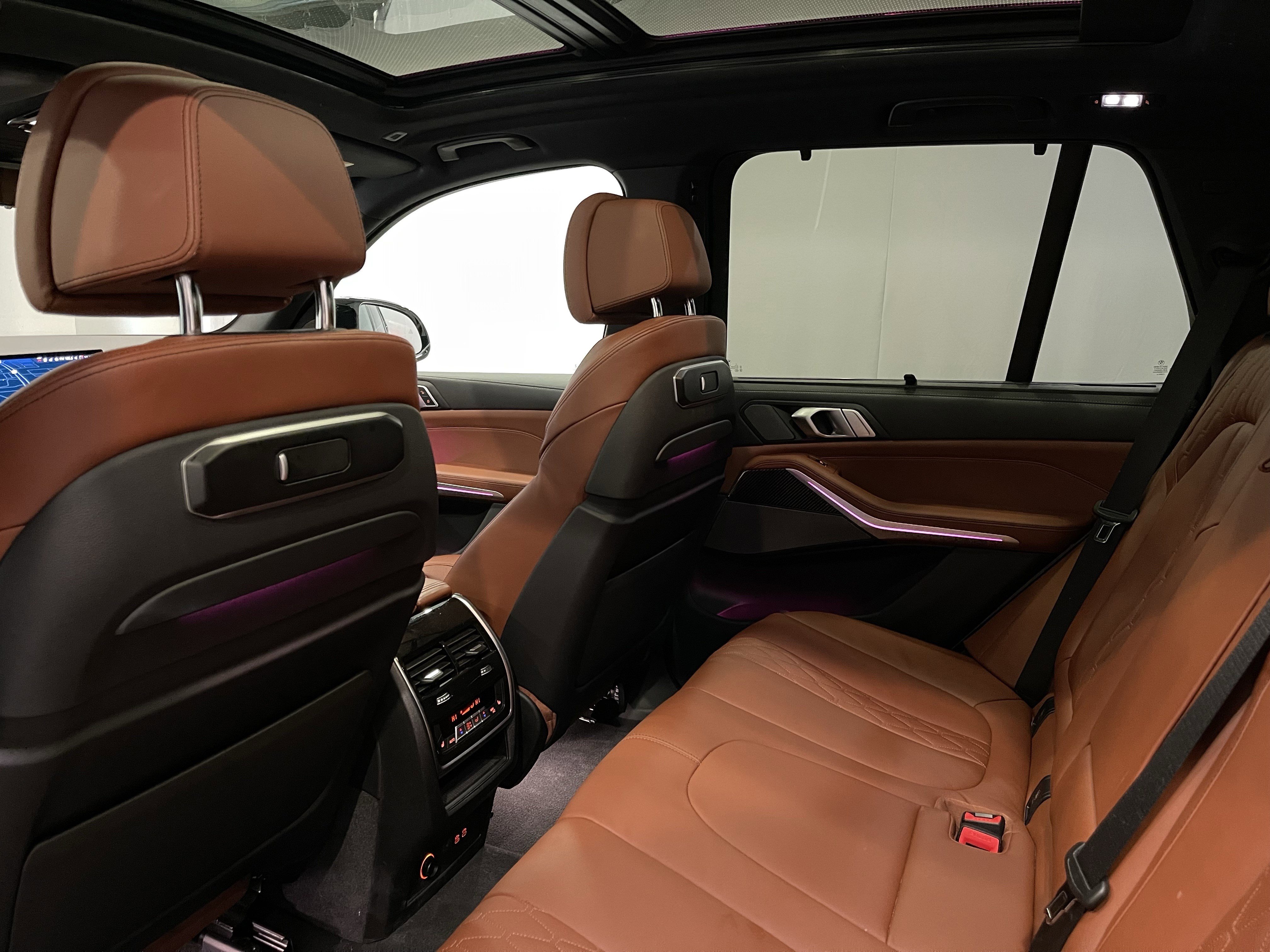 Used 2025 BMW X5 M60i w/ Executive Package image 23