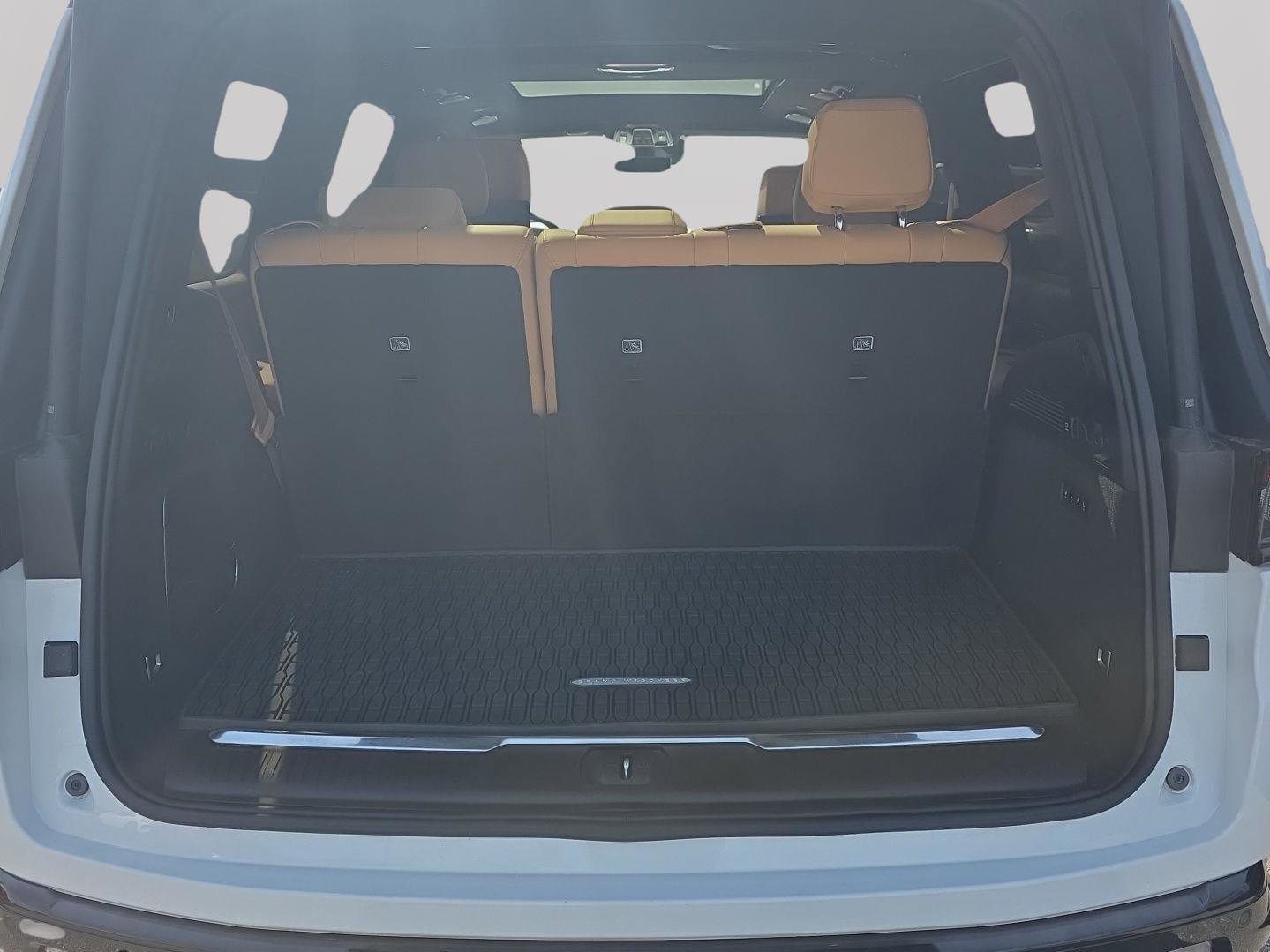 Used 2024 Jeep Grand Wagoneer Series III w/ Rear Seat Video Group 1 AWD/4WD image 44