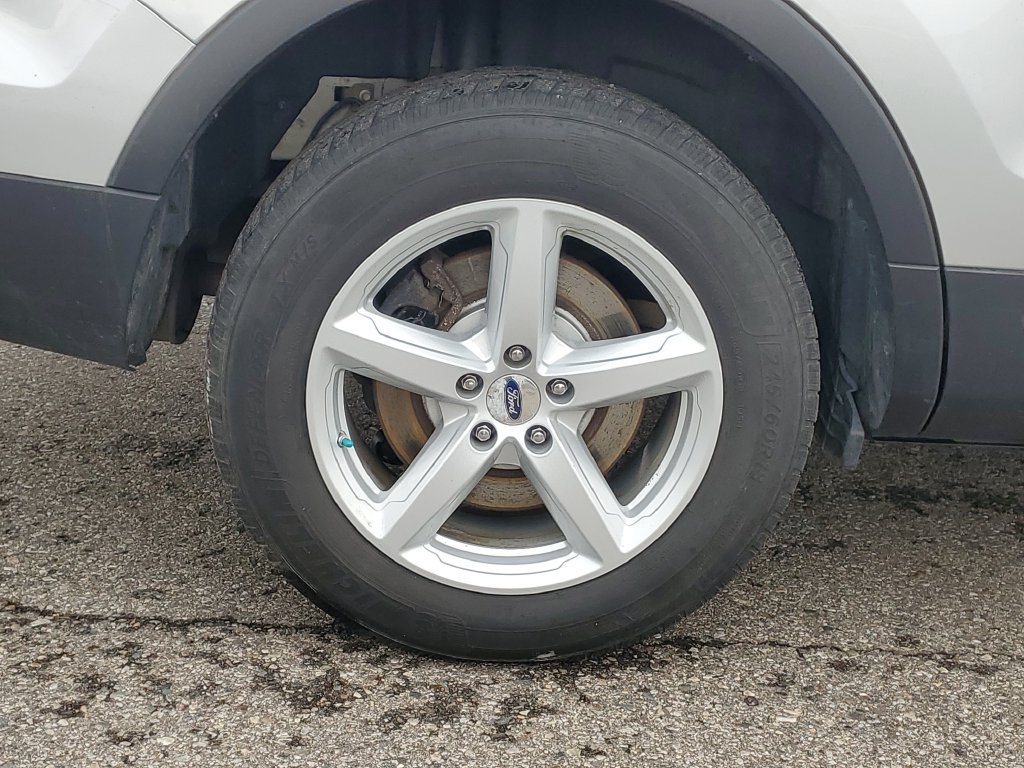 Used 2017 Ford Explorer XLT w/ Equipment Group 202A AWD/4WD image 5