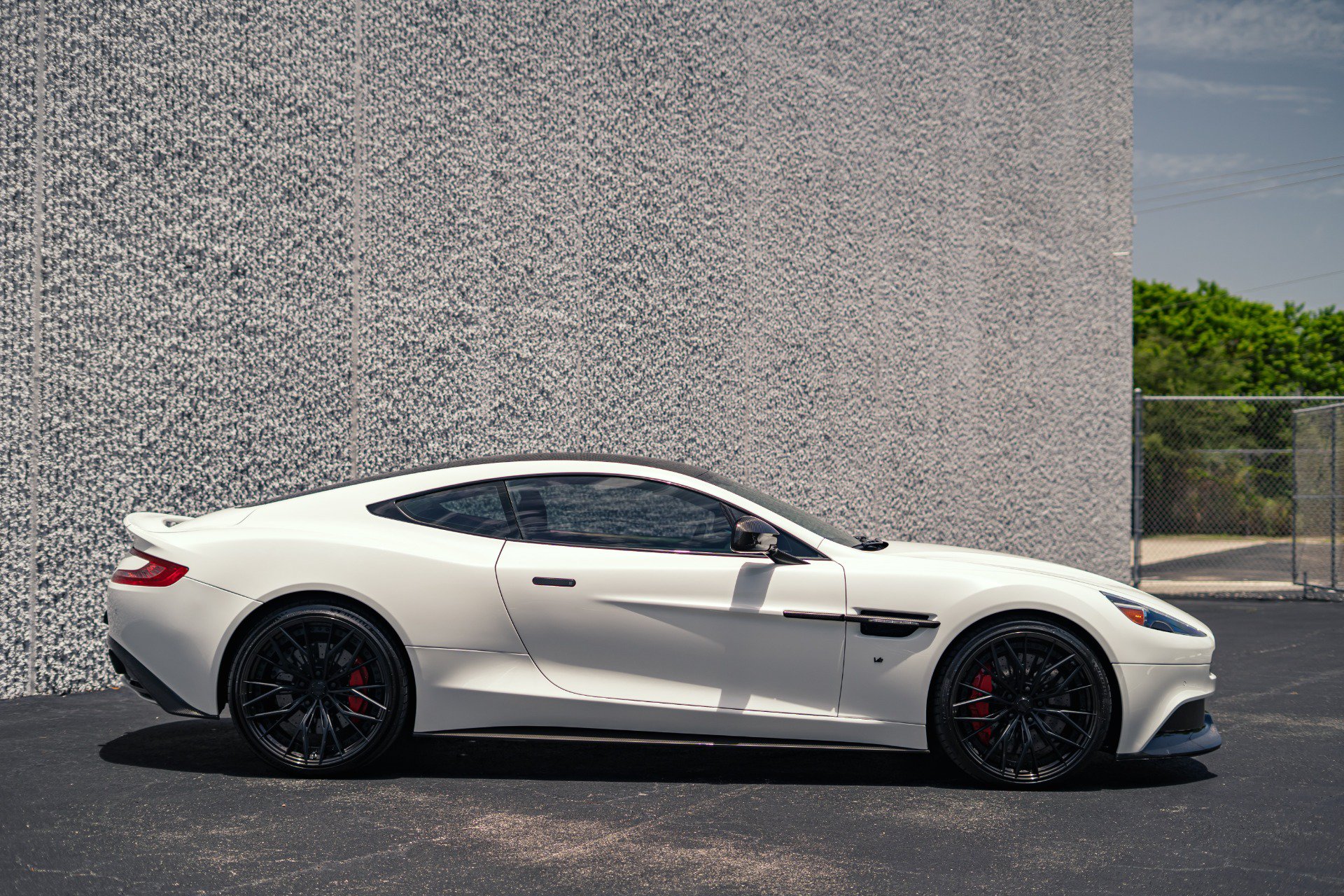 Used 2015 Aston Martin Vanquish Coupe RWD image 40