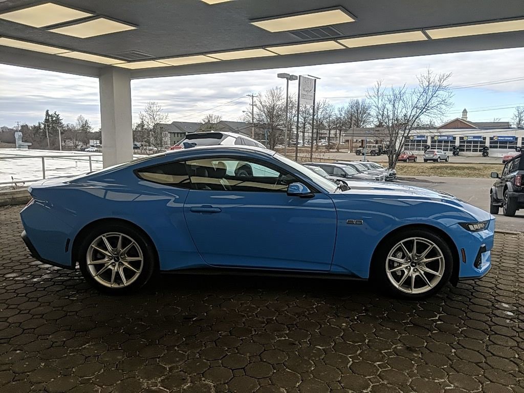 Used 2025 Ford Mustang GT Premium image 4