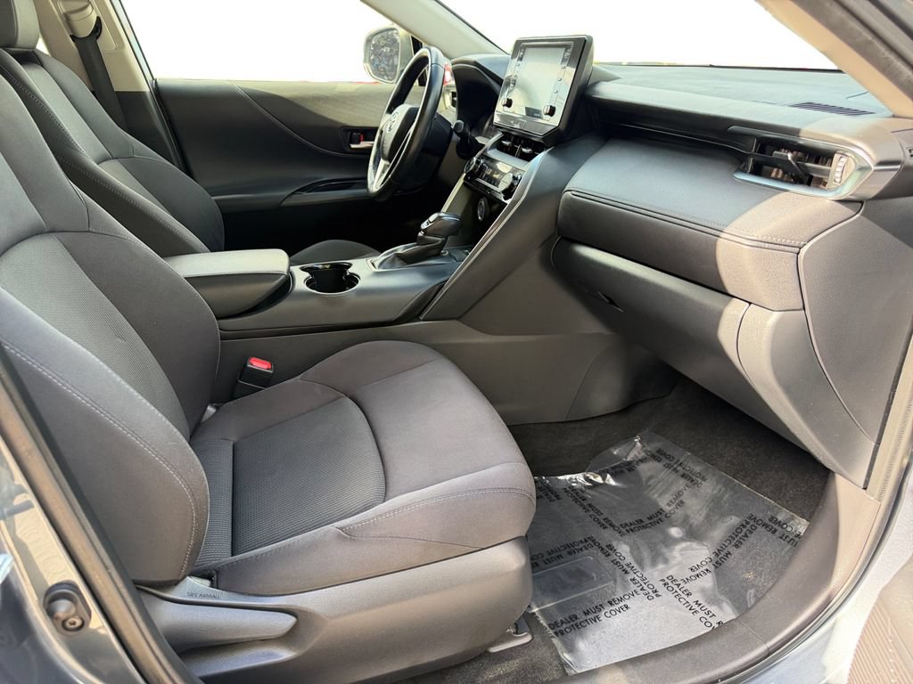 Used 2021 Toyota Venza LE AWD/4WD image 8