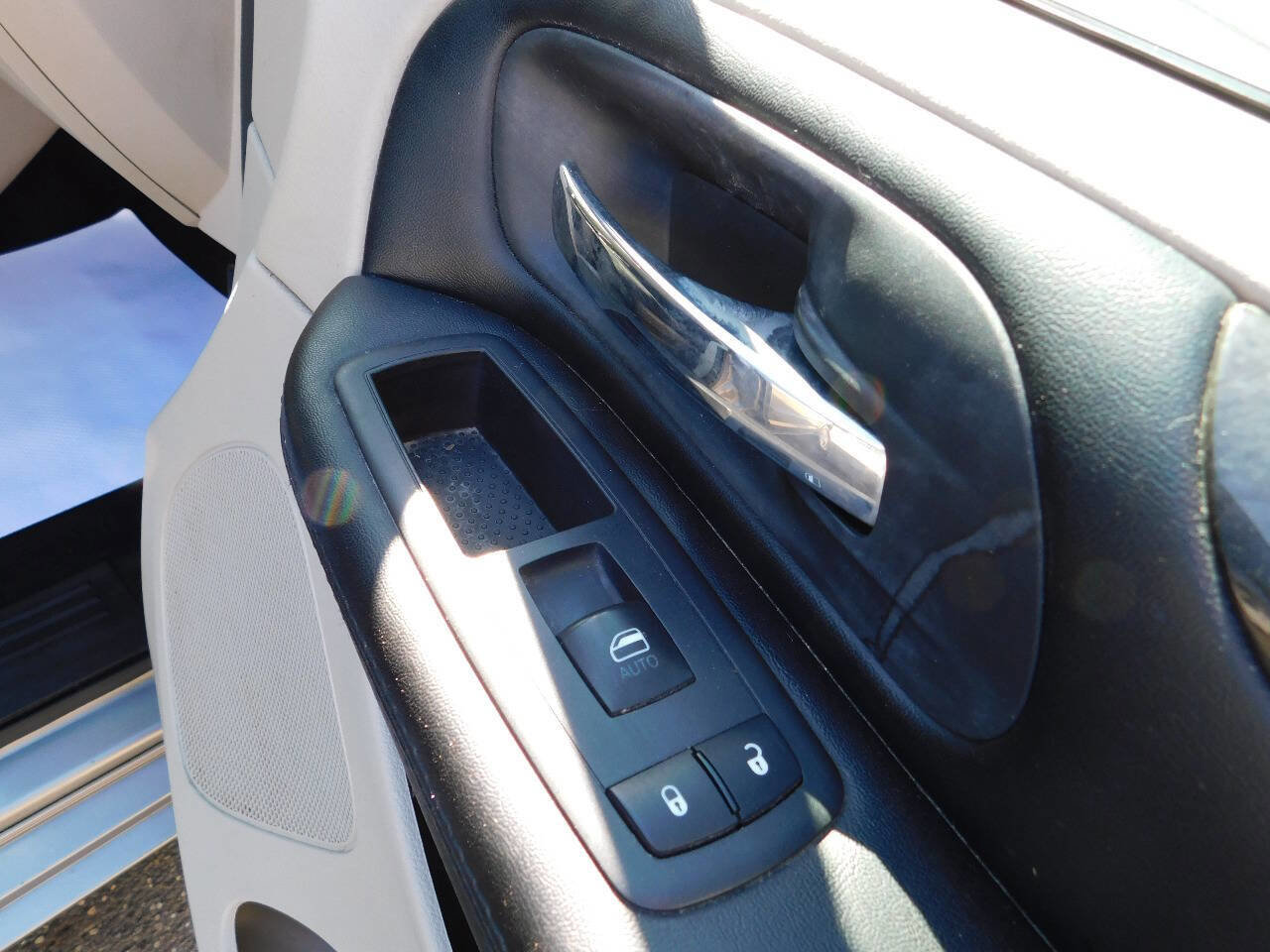 Used 2016 Dodge Grand Caravan SXT w/ Rear Park Assist Package image 14