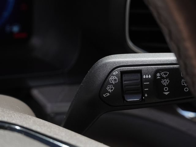 Used 2023 Ford Explorer Platinum w/ Technology Package AWD/4WD image 32