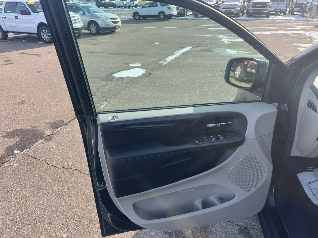 Used 2014 Dodge Grand Caravan SXT image 14