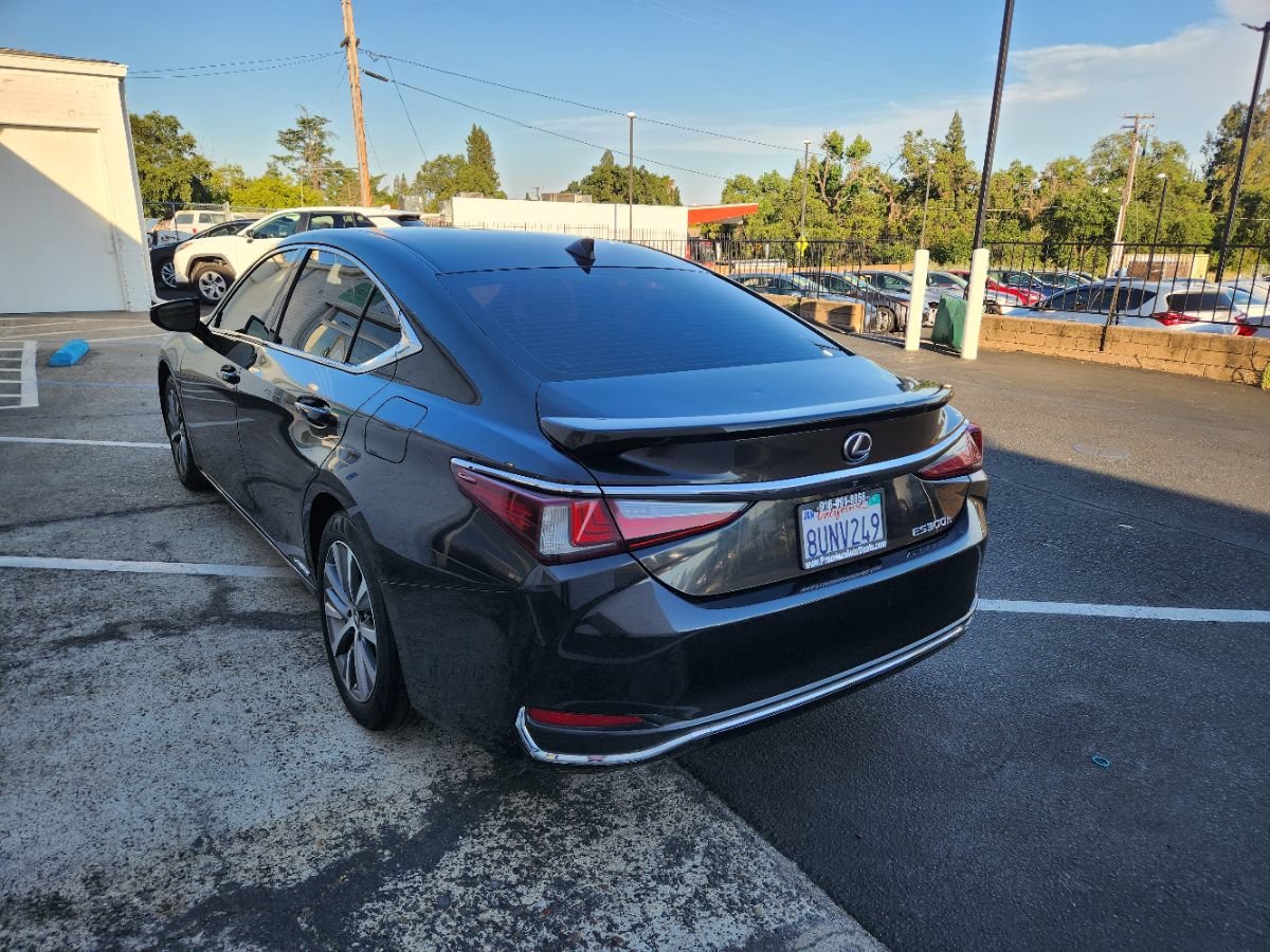 Used 2021 Lexus ES 300h w/ Accessory Package 2 FWD image 4
