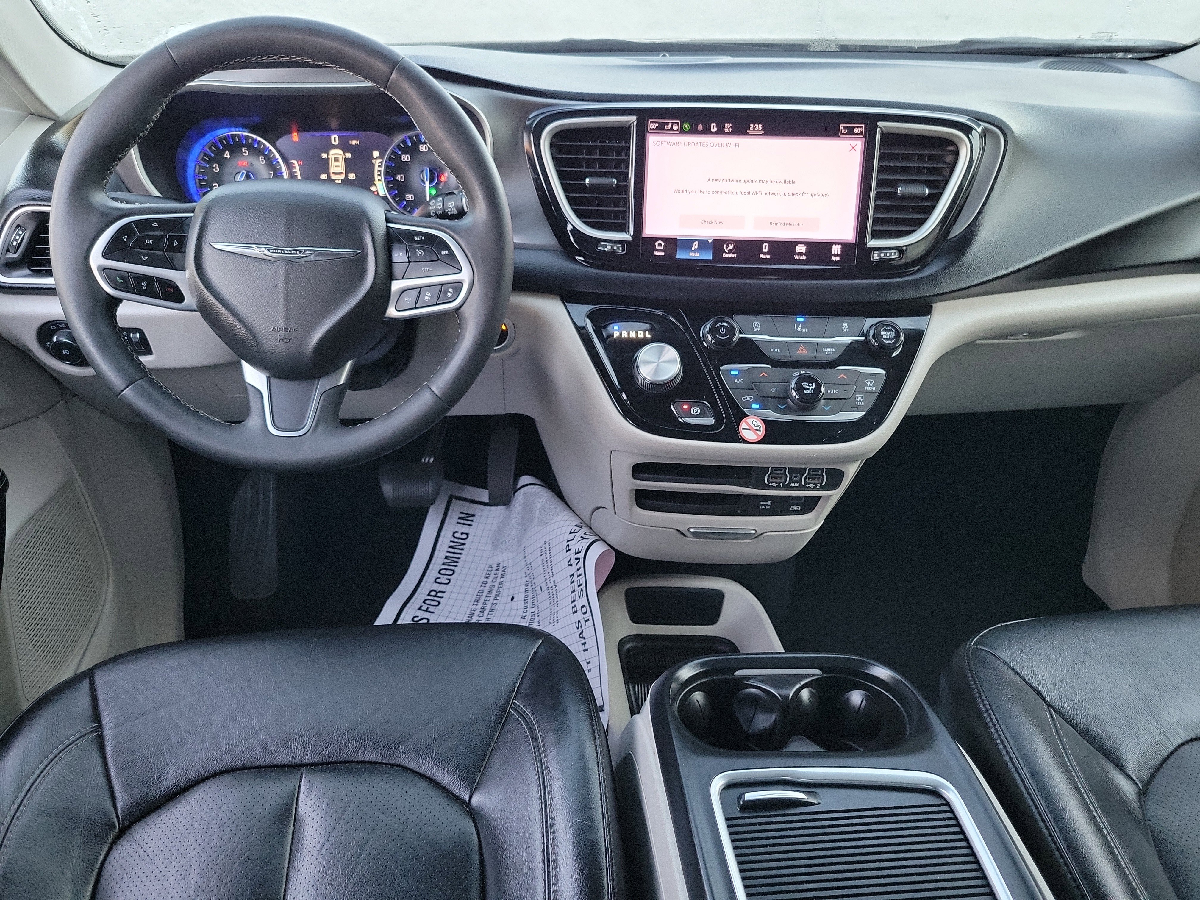 Used 2022 Chrysler Pacifica Touring-L image 6