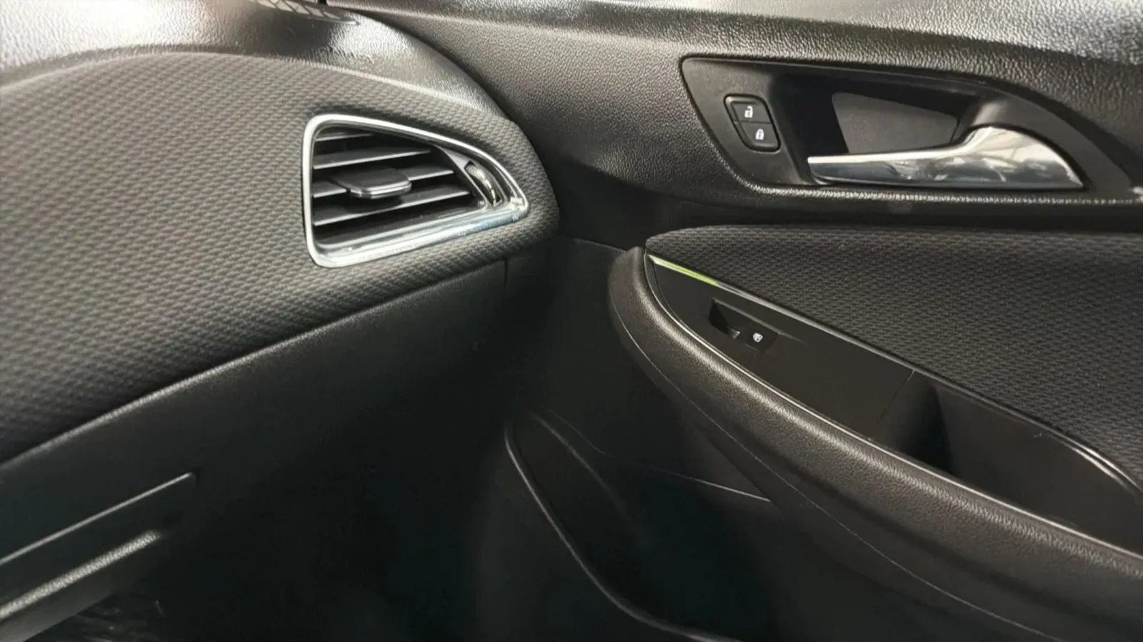 Used 2017 Chevrolet Cruze LS FWD image 16