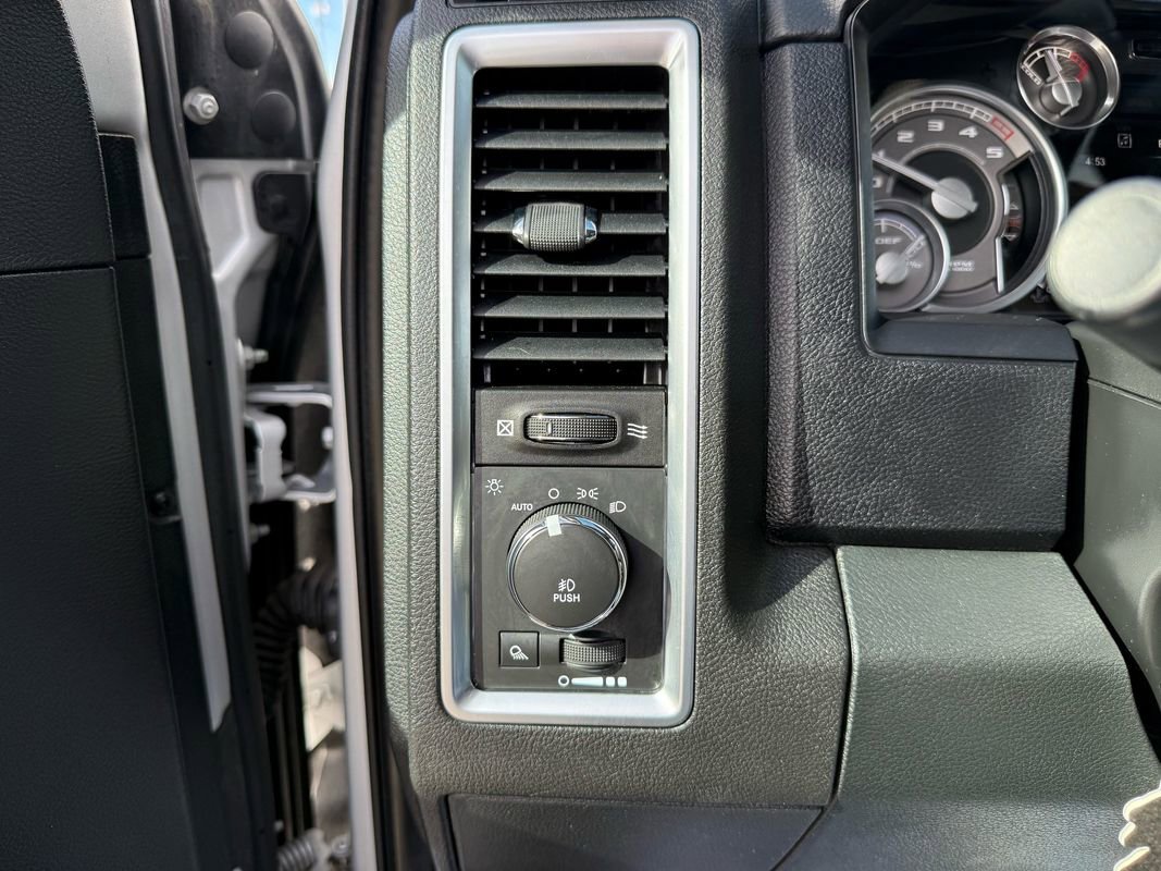 Used 2015 RAM 1500 Limited AWD/4WD image 22