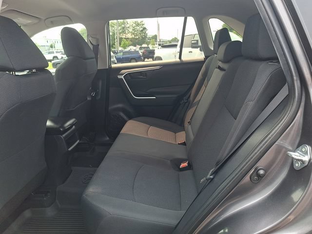 Used 2021 Toyota RAV4 LE AWD/4WD image 10