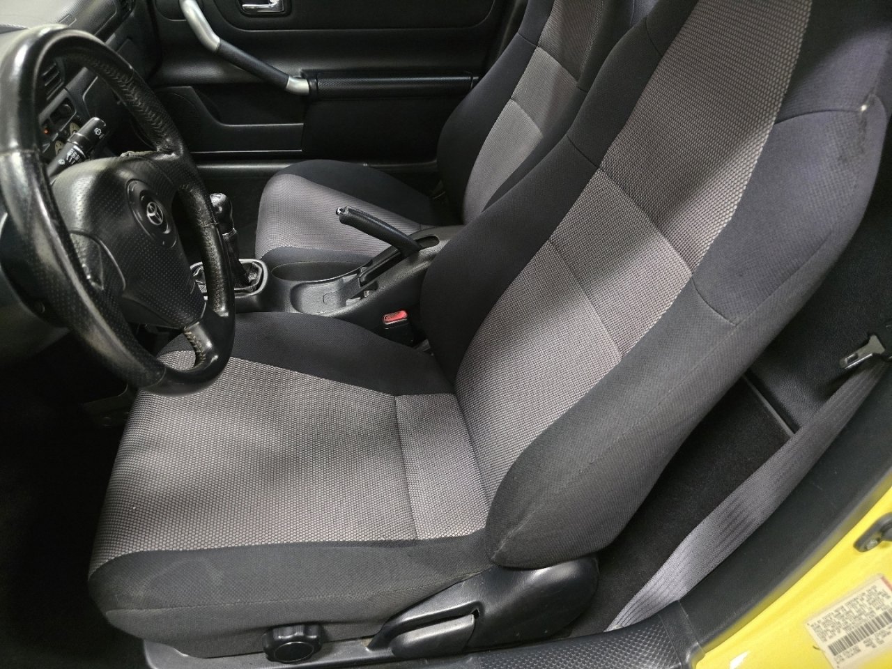 Used 2000 Toyota MR2 Base image 17