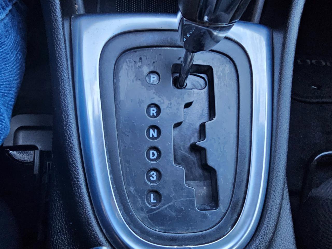 Used 2013 Dodge Avenger SE image 39