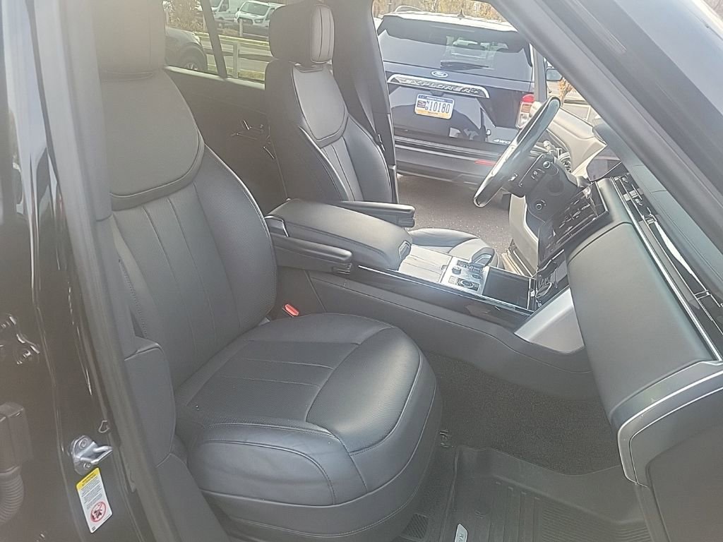 Used 2023 Land Rover Range Rover SE image 11