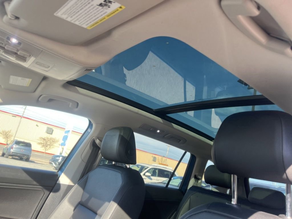 Used 2019 Volkswagen Tiguan SE w/ Panoramic Sunroof Package AWD/4WD image 18