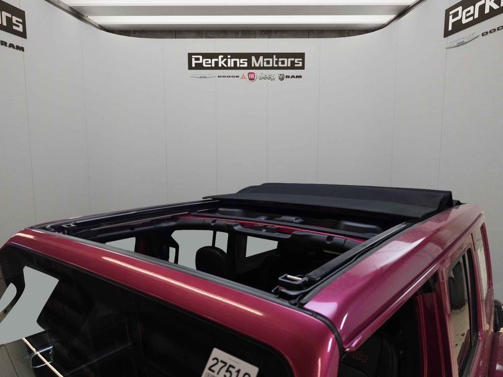 Certified 2022 Jeep Wrangler Unlimited Rubicon w/ Xtreme Recon 35" Tire Package image 10