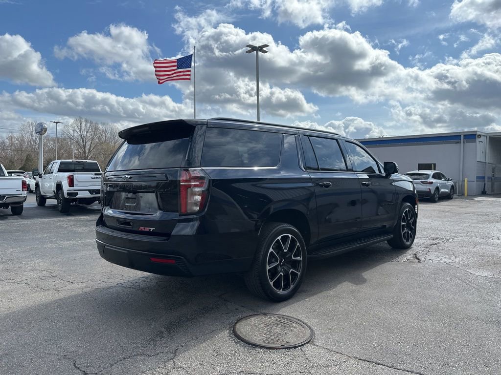 Used 2024 Chevrolet Suburban RST w/ Luxury Package AWD/4WD image 3