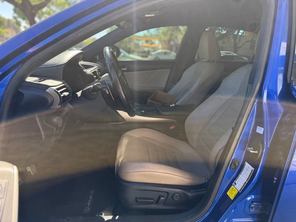 Used 2020 Lexus IS 350 F Sport w/ F Sport Package RWD image 5