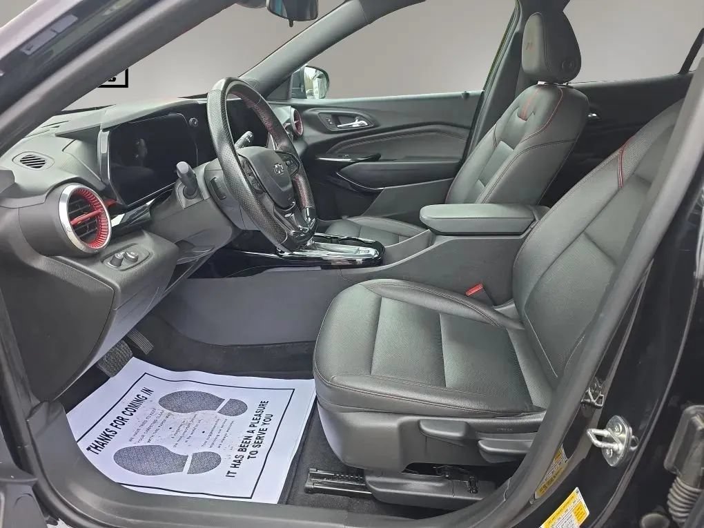 Used 2024 Chevrolet Trax RS FWD image 9