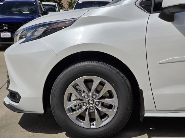 New 2026 Toyota Sienna XLE image 6