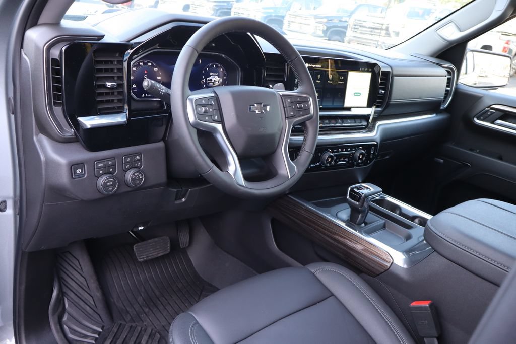 Used 2026 Chevrolet Silverado 1500 LT Trail Boss w/ LT Trail Boss Premium Package AWD/4WD image 5