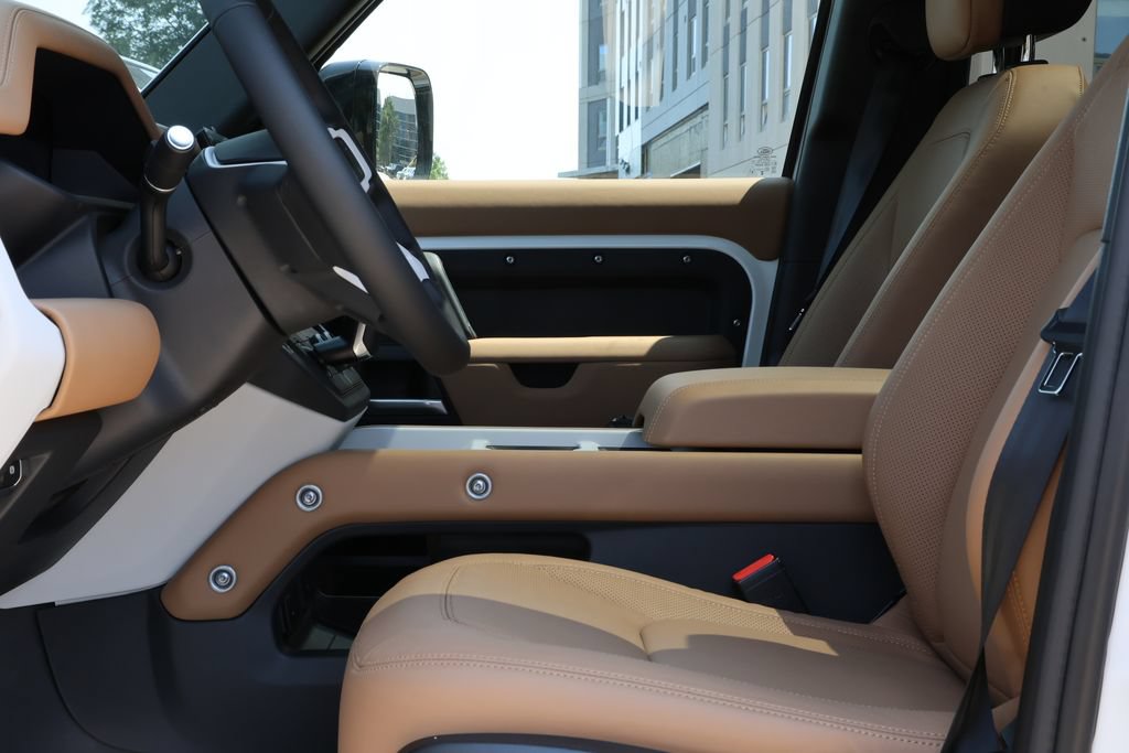New 2026 Land Rover Defender 130 X-Dynamic SE AWD/4WD image 15
