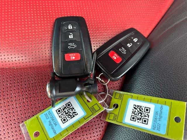 Used 2022 Toyota Highlander XSE FWD image 23