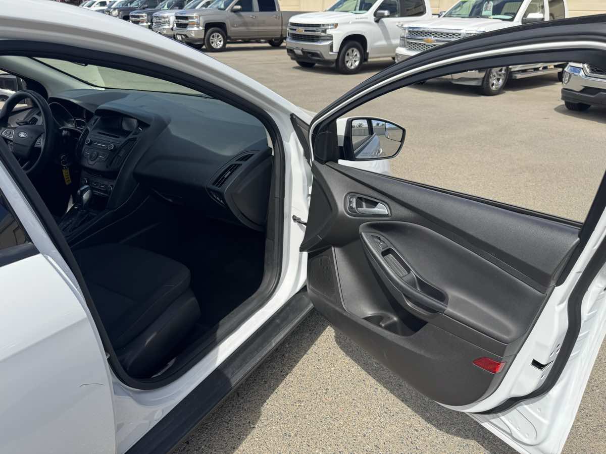 Used 2015 Ford Focus SE FWD image 16