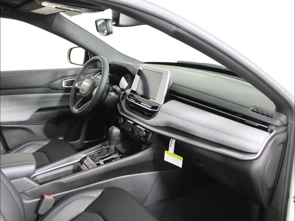 New 2025 Jeep Compass Latitude AWD/4WD image 37