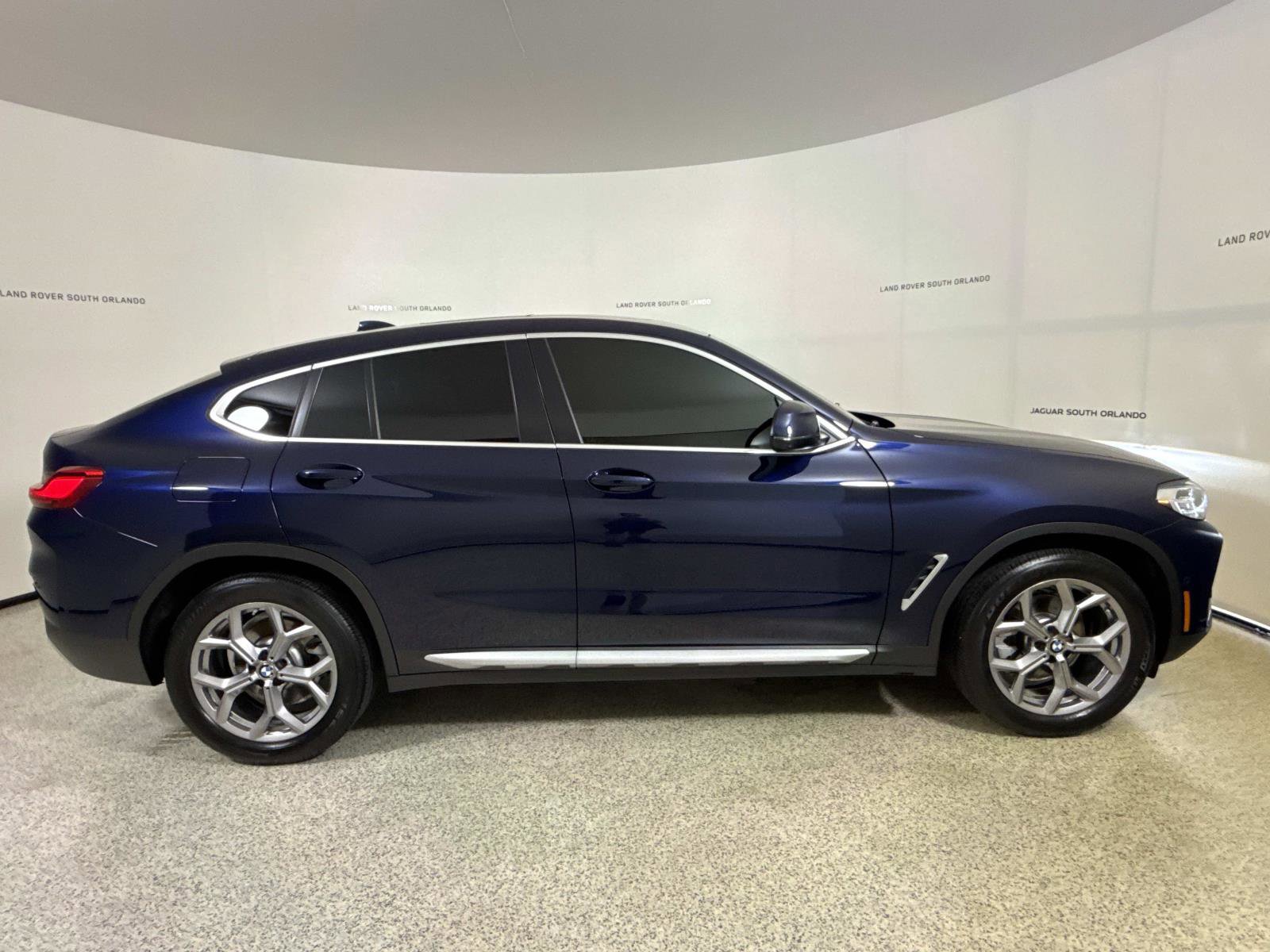 Used 2023 BMW X4 xDrive30i w/ Premium Package AWD/4WD image 6