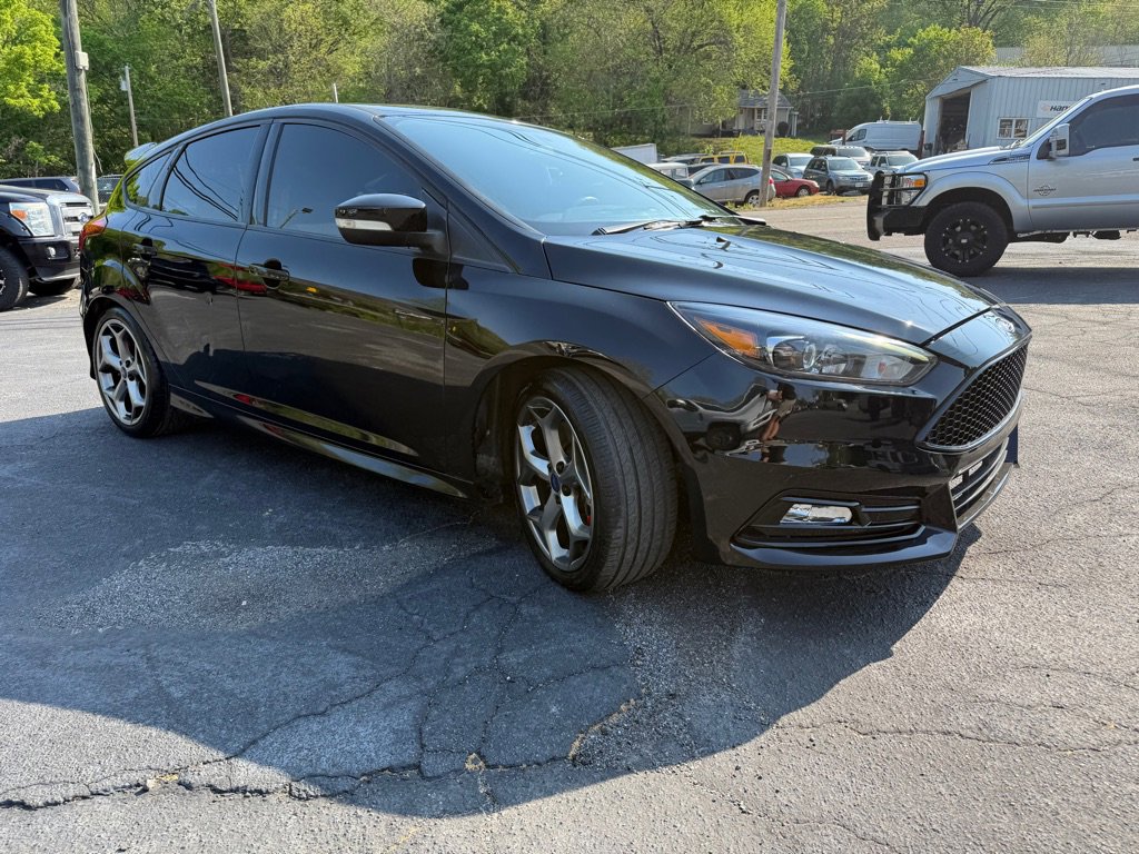 Used 2017 Ford Focus ST w/ Equipment Group 401A FWD image 16